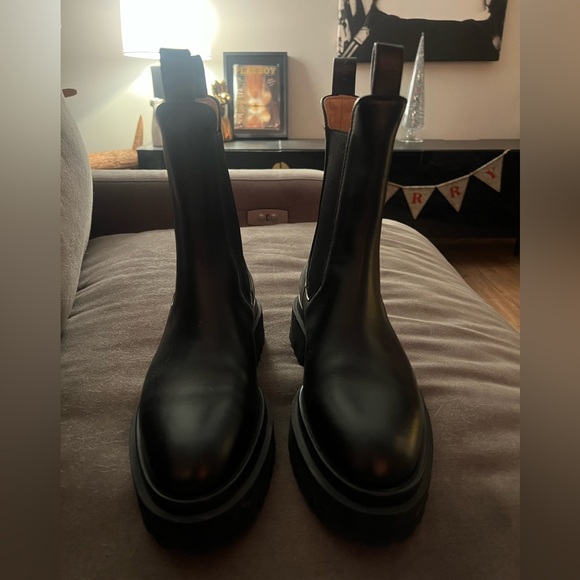 Dear Frances boots - Picture 1 of 4